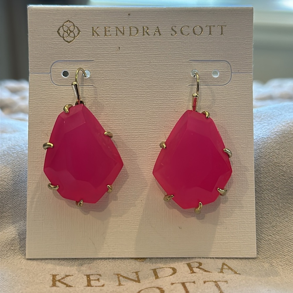 Rosenell Gold Drop Earrings in Pink Agate